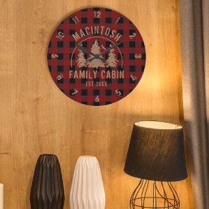 Cabin Family Namn Red Buffalo Play Large Clock Rund Klocka