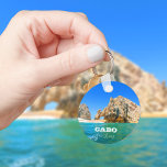 Cabo San Lucas Mexiko Beach Arch Nyckelring<br><div class="desc">Den här designen skapades genom digital grafik. Den kan vara personlig i det område som tillhandahålls genom att ändra fotot och/eller text. Du kan också anpassa den genom att klicka för att anpassa ytterligare alternativ och ta bort eller ändra bakgrunden i färg, lägga till text, ändra texten färg eller stil...</div>