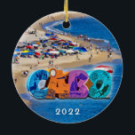 Cabos Medano Beach, Ceramic Ornament<br><div class="desc">Cabos Medanoband med färgfulla paraplyer och vackert väder. Kondominiumerna och den röda och vita fyren omger dockorna.</div>