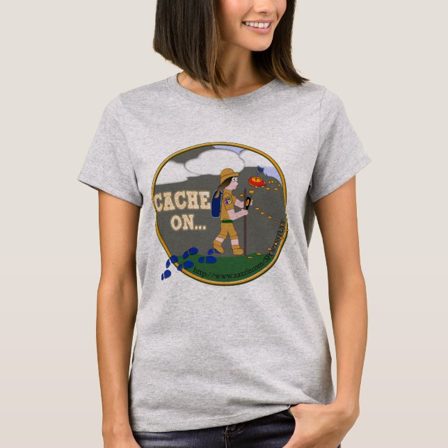CACHE PÅ! BRUNETT FÖR GEOCACHING-CHICKFLICKA T SHIRT (Framsida)