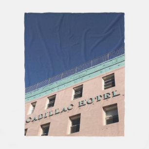 CADILLAC HOTEL BYGGNAD FLEECEFILT