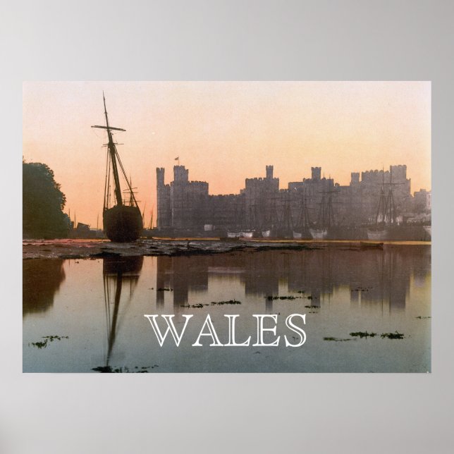 Caernarfon Castle in Wales (1900) Poster (Framsidan)