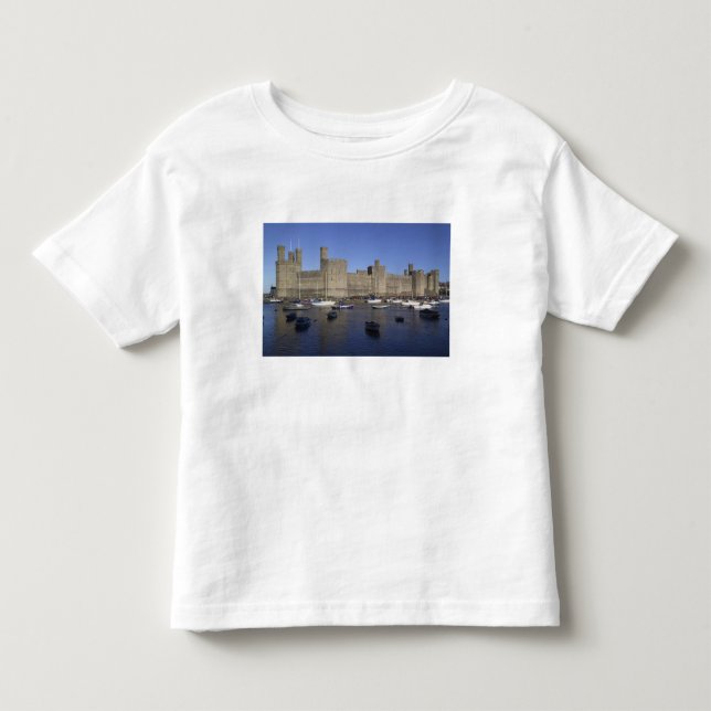 Caernarfon slott, Gwynedd, Wales (RF) Tee Shirt (Framsida)