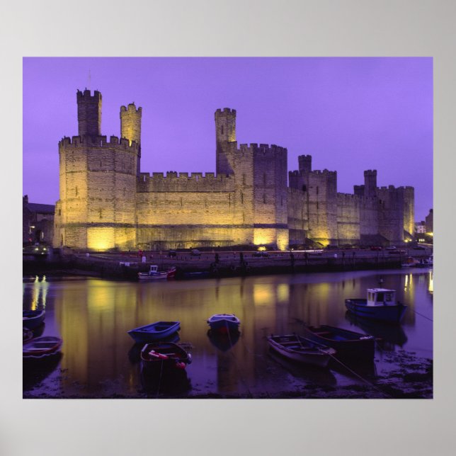 Caernarfon slott, på natten, Gwynedd, Wales Poster (Framsidan)
