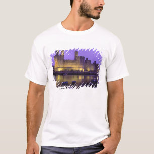 Caernarfon slott, på natten, Gwynedd, Wales T-shirt