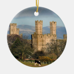 Caernarfon slott Wales. Julgransprydnad Keramik