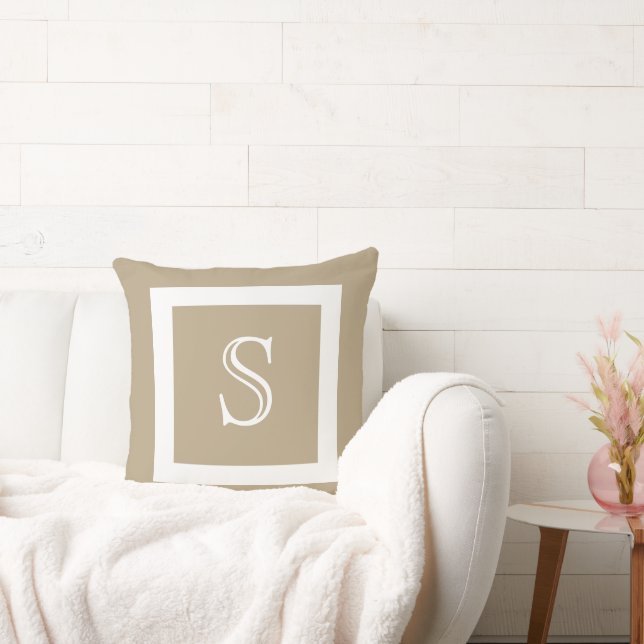 Cafe Latte Solid Färg White Monogram Kudde (Soffa)