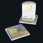 Cafe Terrace på natten | Vincent van Gogh Stenunderlägg<br><div class="desc">Cafe Terrace på natten (1888), som Vincent van Gogh har gjort, är en luminös och ikonisk bild av en mysigt utomhuscafé i Arles, Frankrike, under en stjärnkväll i himmel. Kaféens pulserande gult står i skarp kontrast till nattens blåa, och skapar en varm och uppmuntrande ambians. Van Goghs uttryckliga penseldrag och...</div>