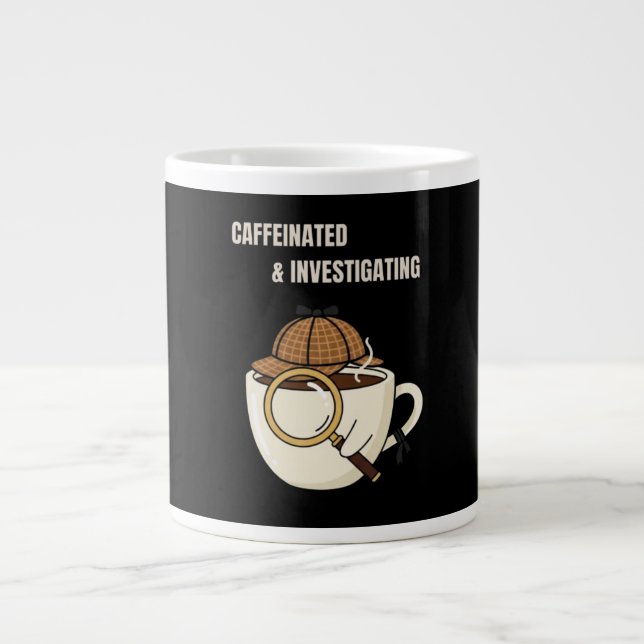 Caffeinated & Investigating | Cozy Mystery Coffee  Jumbo Mugg (Framsidan)