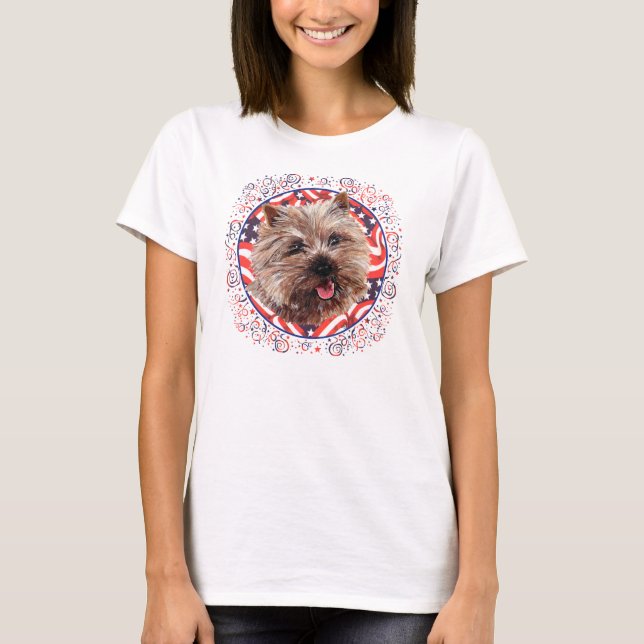 Cairn Terrier Amerikanska flaggans firande T Shirt (Framsida)