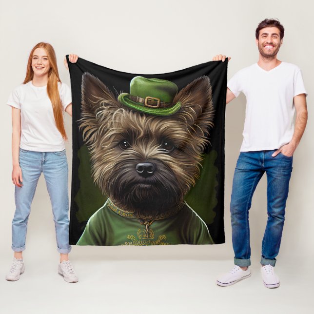 Cairn Terrier hund i St. Patrick Dress Fleecefilt (På plats)