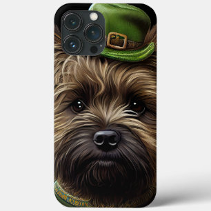 Cairn Terrier hund i St. Patrick's Day dräkt
