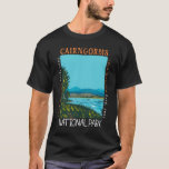 Cairngorms nationalpark Scotland Distress T Shirt<br><div class="desc">Konstruktion för teckningar med störd cirkel i form av Kairngorms-vektor. Kairngormerna är ett bergsområde i de skotska högländerna i östran som är nära knutna till Kairn Gorm-berget.</div>