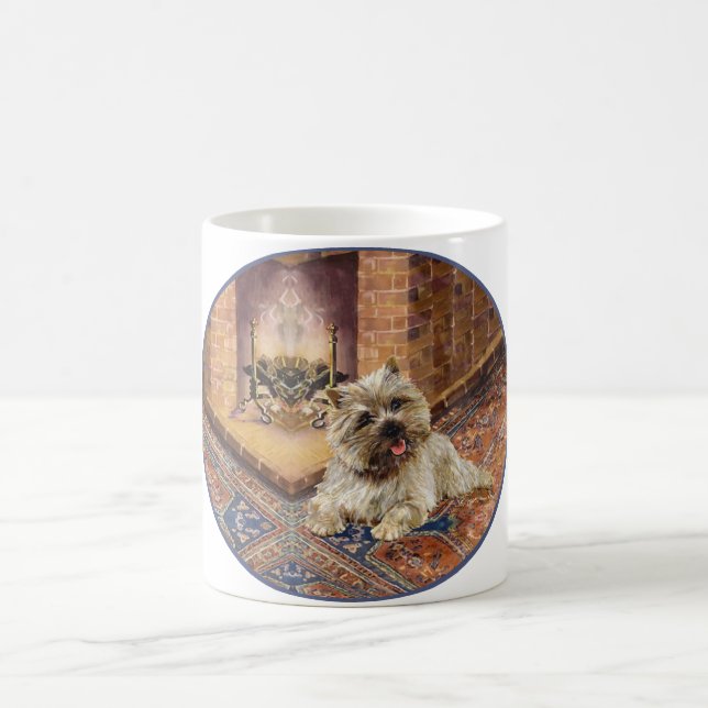 Cairnterrier vid mysig öppen spis kaffemugg (Center)