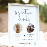 CAITLIN Navy Blue 2 Photo Pet Namnteckning Drink Poster<br><div class="desc">Den här namnteckning dryckesskylten med två fotofack, ett edgy handskrivet teckensnitt och en modern minimalistisk utformning och en marin blå och vit färg. Ändra enkelt teckensnittet och bakgrunden till färg för att matcha din händelse. Detta tecken är en perfekt för att lägga till antingen ett foto av brudgummen, brudgummen, njurarna...</div>