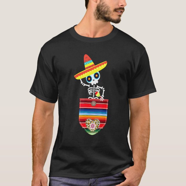 Calaca Blanket Pocket Serape Mexican Cinco De May T Shirt (Framsida)