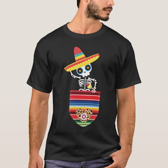 Calaca Blanket Pocket Serape Mexican Cinco De Mayo T Shirt (Framsida)