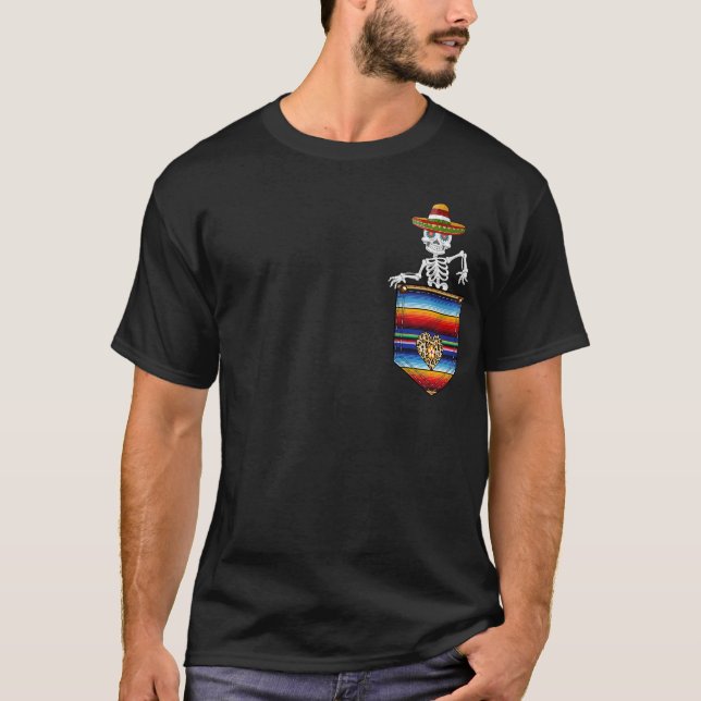 Calaca Blanket Pocket Serape Mexican Cinco De Mayo T Shirt (Framsida)
