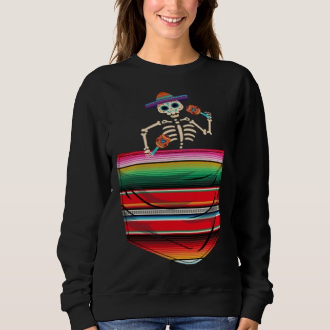 Calaca Blanket Pocket Serape Mexican Cinco De Mayo T Shirt (Framsida)