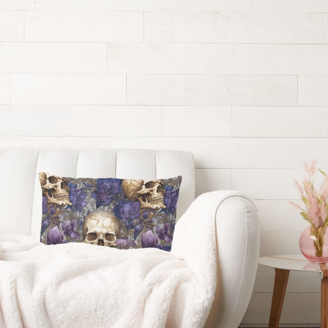 Calaveras y Rosas Moradas – Arte Gótico Elegante Lumbarkudde (Soffa)