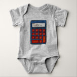 Calculator Math Nerd Mathematics Numbers Lärare Tee Shirt<br><div class="desc">Baby kostym har en originalillustration av en blå och röd kalkylator. Underbar som baby-gåva till lärare eller revisor. Ser du inte vad du är tittar för? Behöver du hjälp med anpassning? Klicka på "be den här designern" för att få något skapat bara åt dig!</div>