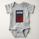 Calculator Math Nerd Mathematics Numbers Lärare Tee Shirt<br><div class="desc">Baby kostym har en originalillustration av en blå och röd kalkylator. Underbar som baby-gåva till lärare eller revisor. Ser du inte vad du är tittar för? Behöver du hjälp med anpassning? Klicka på "be den här designern" för att få något skapat bara åt dig!</div>