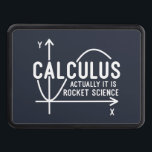 Calculus har faktiskt sin Rocket Science Funny Mat Dragkroksskydd<br><div class="desc">Lönsam magnetdesign för Math-vetenskapens nörd för vilket matematiskt geni eller genek som helst med en bra känsla av humor. Det roliga talesättet är "Calculus - I själva verket Is Rocket Science" med ett diagram från x till y-axel</div>