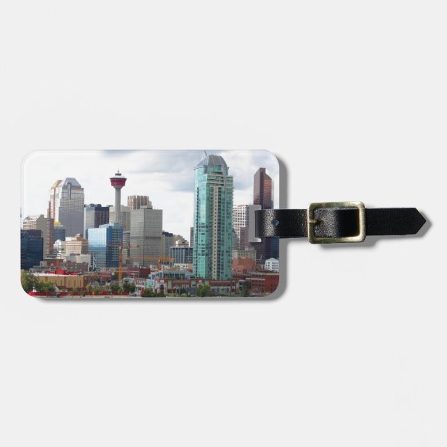 Calgary horisont med byggnader och torn bagagebricka (Horisontell Framsida)
