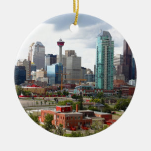 Calgary horisont med byggnader och torn julgransprydnad keramik