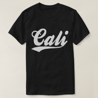 CALI-LOGOTYP I VIT T-SHIRT