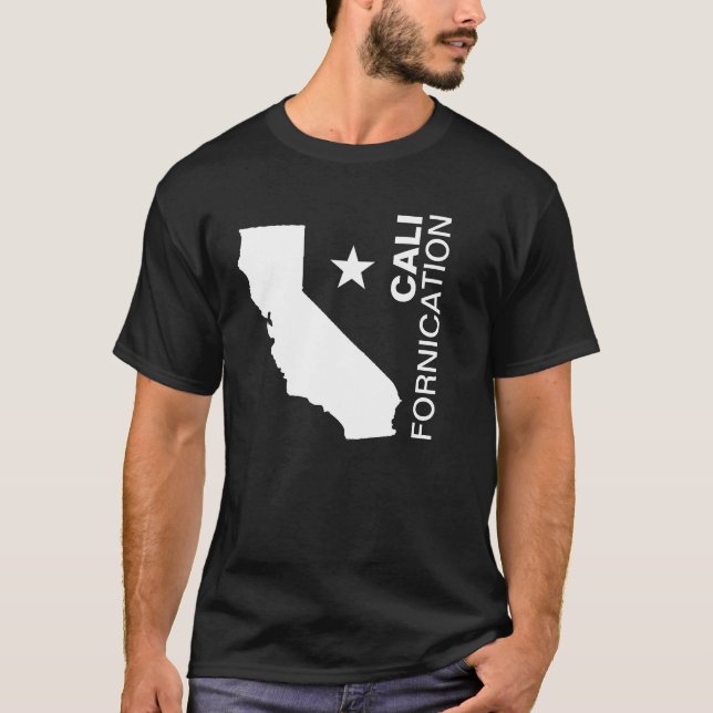 CALI-OTUKTUTSLAGSPLATS TEE (Framsida)