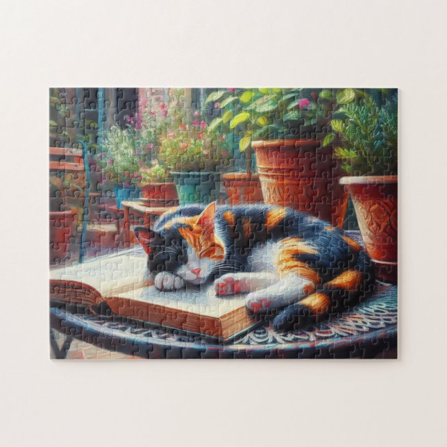 Calico Cat Sleeping on a Bok Garden Painting Pussel (Horisontell)