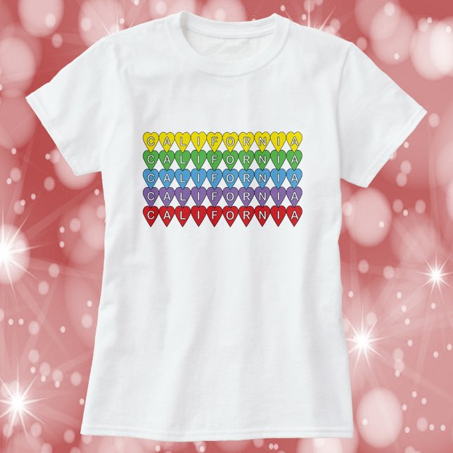 California Colorful Hearts Mönster T Shirt (A shirt with the word California in yellow, green, blue, purple and red hearts)