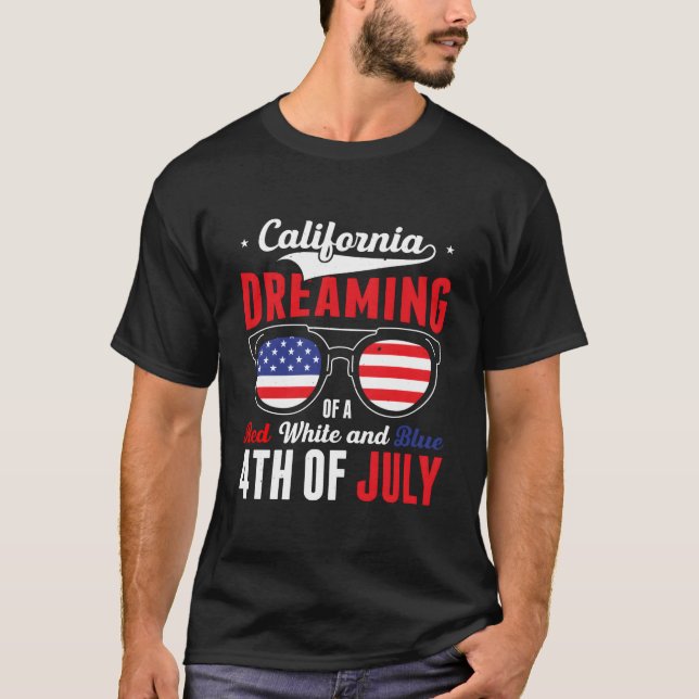 California Dreaming Of A Red White And Blue 4Th Of T Shirt (Framsida)