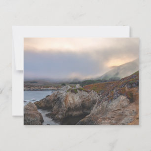 California Foggy Rocky Kusten vid Sunrise Vykort