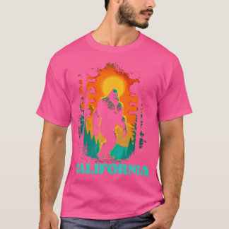 California Funny Bigfoot Hiking Sasquatch Retro Su T Shirt