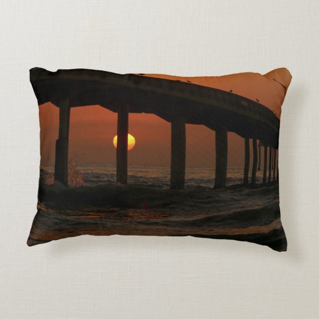 California Pier Ocean Beach Sunset Round Pillow Prydnadskudde (Baksidan)