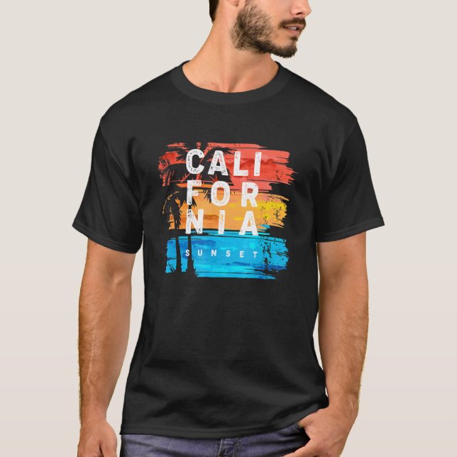 California Sunset Coola Beach and Summer Vibes T Shirt (Framsida)