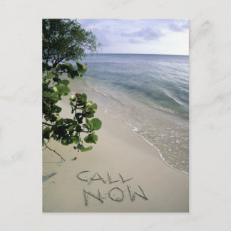 "Call Now"-sand skriven på stranden, Jamaica Vykort