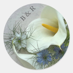 Calla lilies med blå nigella kuvertsäl runt klistermärke