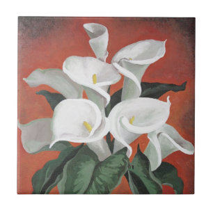 Calla Lilies på en röd bakgrund Kakelplatta