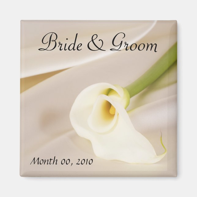 Calla Lily On White Satin Magnet (Framsidan)