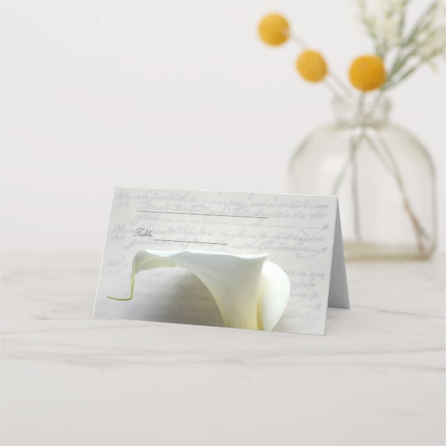 Calla lily på gamla handskript placeringskort (Framsida)