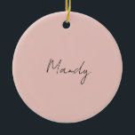 Calligrafi Elegant Ro Guld Plain Simple Namn Julgransprydnad Keramik<br><div class="desc">Tittar du för en vacker kalligrafi med en estetisk handstil? Den här enkla,  öga-fångstdesignen är till för dig. Den här produkten imponerar omedelbart på dem som ser den. Bran och den smakfulla utformningen återspeglar omedelbart kvaliteten på ditt förhållande och din familj.</div>
