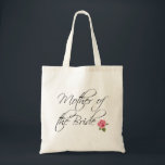 Calligrafi i budens mamma och Ro Tygkasse<br><div class="desc">En blomstrande kalligrafi för Budens mamma och förskönad med rosa ros. Denna punkt är ett underbart val för bröllopsfesten i samband med evenemang och aktiviteter kring bröllop.</div>