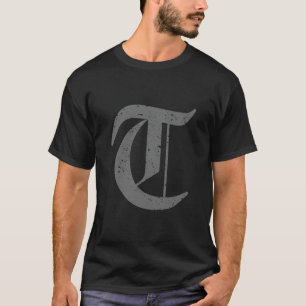 Calligrafiskt versalt Brev T Grunge Shirt