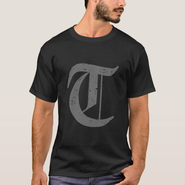 Calligrafiskt versalt Brev T Grunge Shirt (Framsida)