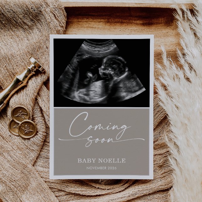 Calligraphy Chic Taupe Coming Soon Pregnancy Card Inbjudningar (Skapare uppladdad)