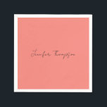 Calligraphy Elegant Coral Rosa Plain Simple Namn Pappersservett<br><div class="desc">Tittar du för en vacker kalligrafi med en estetisk handstil? Den här enkla,  öga-fångstdesignen är till för dig. Den här produkten imponerar omedelbart på dem som ser den. Bran och den smakfulla utformningen återspeglar omedelbart kvaliteten på ditt förhållande och din familj.</div>