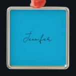 Calligraphy Elegant Plain Simple Namn Blue Julgransprydnad Metall<br><div class="desc">Tittar du för en vacker kalligrafi med en estetisk handstil? Den här enkla,  öga-fångstdesignen är till för dig. Den här produkten imponerar omedelbart på dem som ser den. Bran och den smakfulla utformningen återspeglar omedelbart kvaliteten på ditt förhållande och din familj.</div>